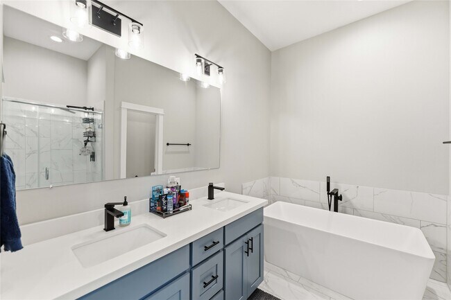 Building Photo - 417 Stonework Garden Ln