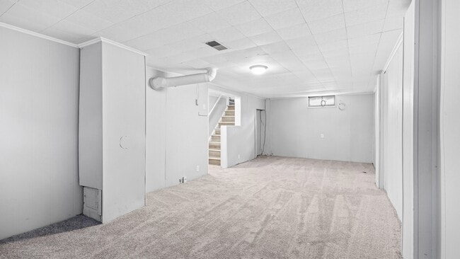 Building Photo - 1065 E Cross St