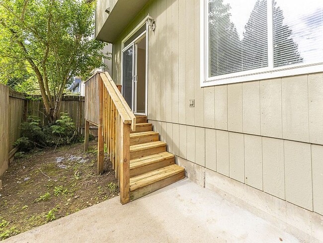 Building Photo - 176 SE 43rd Ave