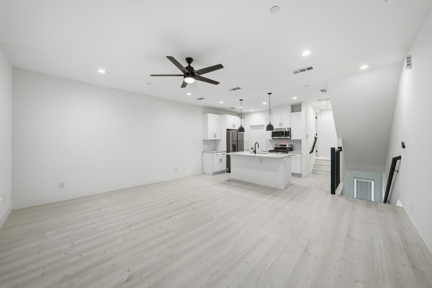 Building Photo - 7207 Mohawk Dr