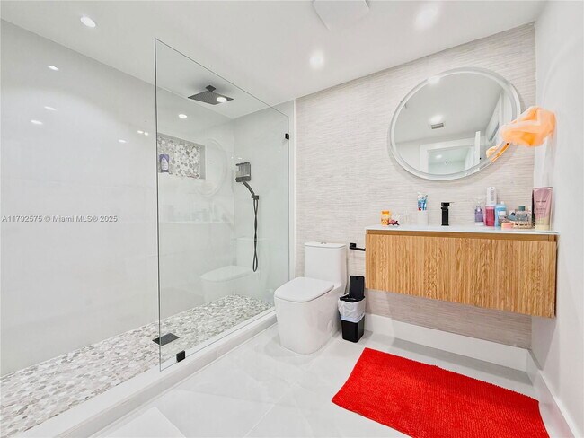 Building Photo - 927 SW 18th Ave