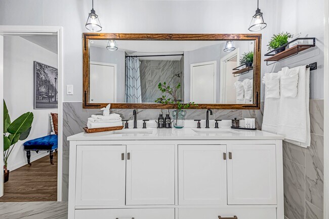 Building Photo - 13330 Trompilla Ln