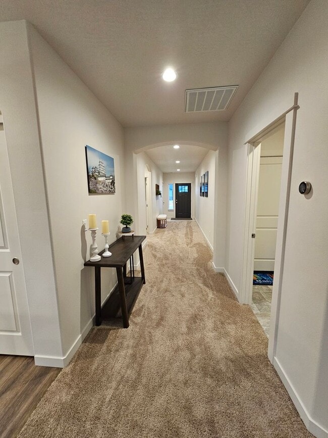 Building Photo - Beautiful Home in Post Falls
