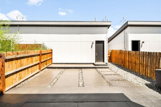 Building Photo - 3BD, 4BA Sunnyside Home With Office and Rooftop Deck