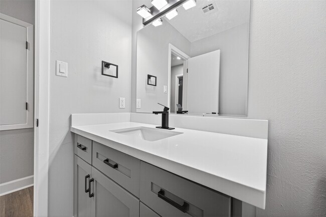 Building Photo - 16222 Cypress Point Dr