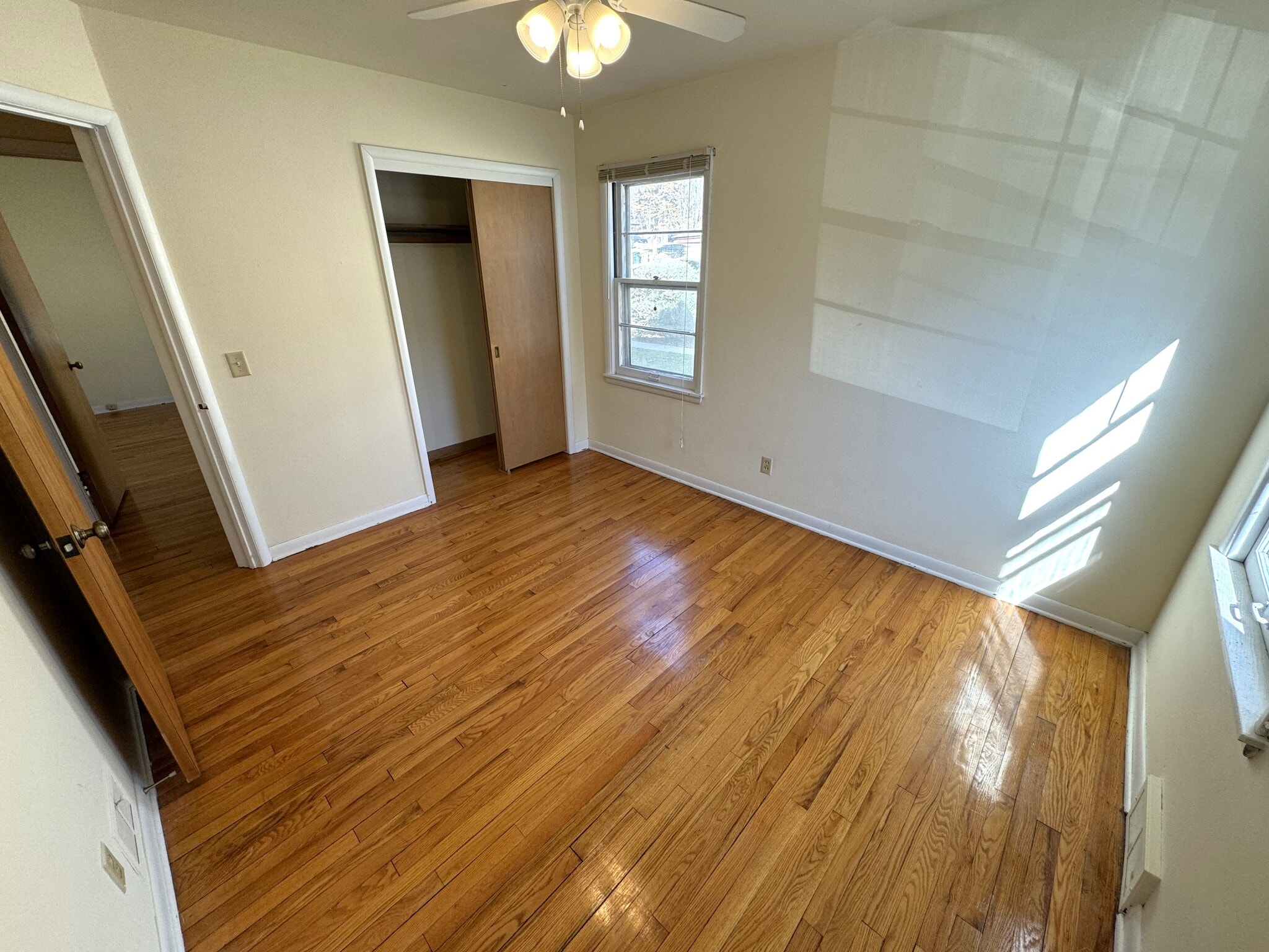 Building Photo - 401 Palomino Ln