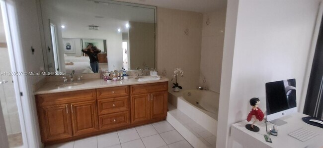 Building Photo - 1417 SW 139th Ave