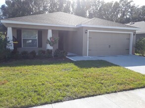 Building Photo - Four Bedroom Two Bath Home