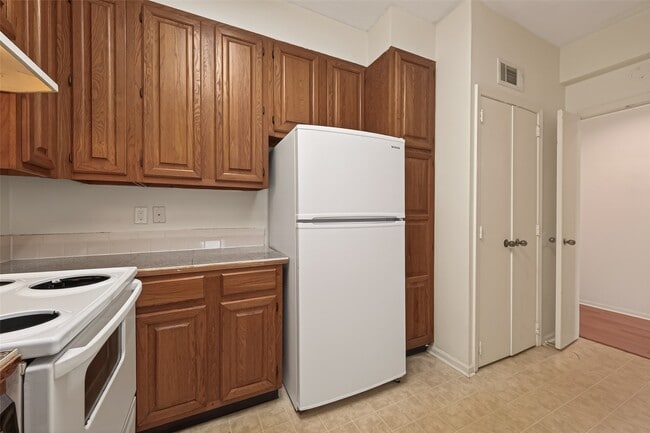 Building Photo - 2211 S Braeswood Blvd