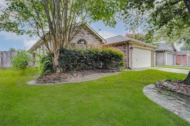 Building Photo - 22915 Sebastian Dr