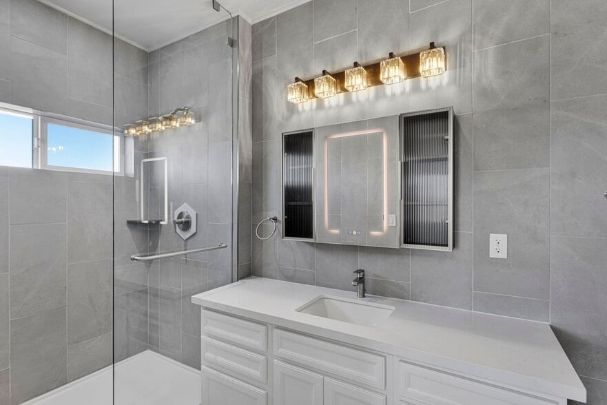 Building Photo - 24548 Ledbury Rd