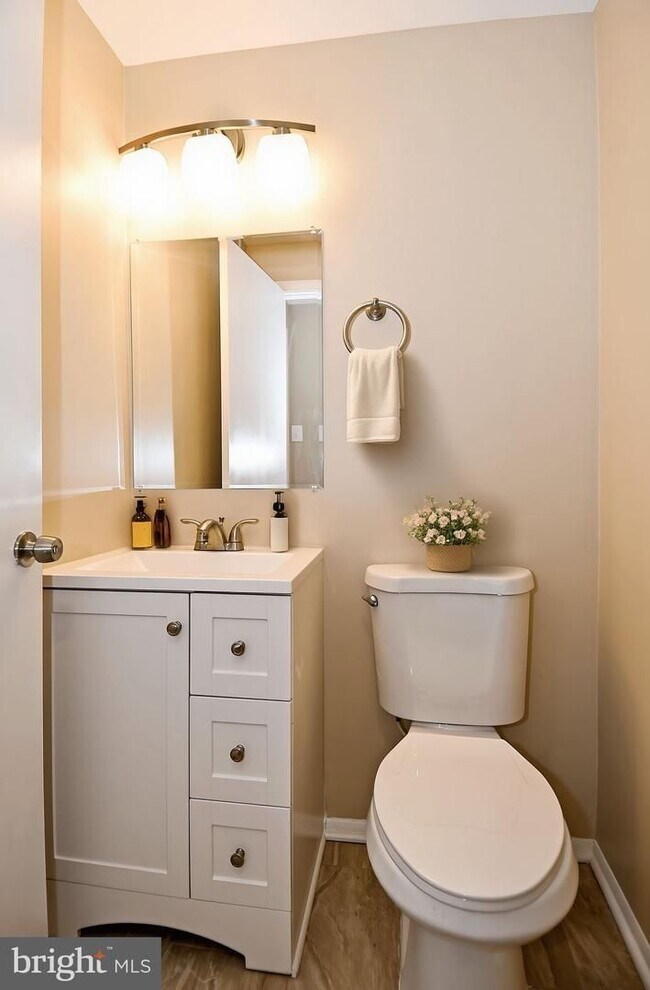 Building Photo - Beautifully renovated 3-bedroom, 2.5-bath detached home