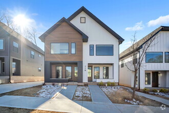 Building Photo - Medford Mews, 319