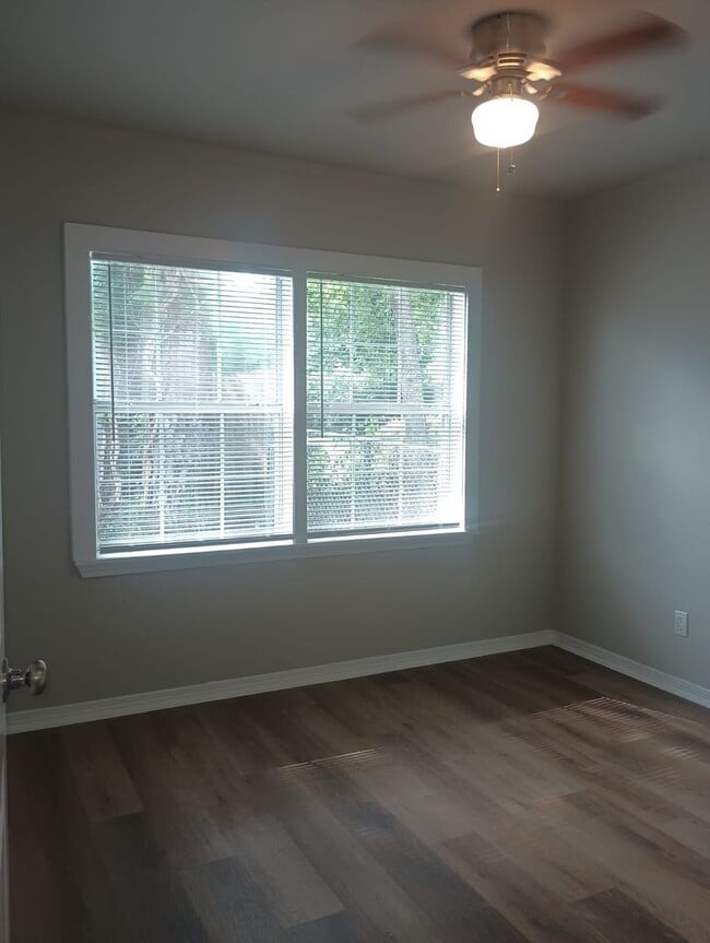 Building Photo - 3 Bedroom - Move in Ready and priced to go!
