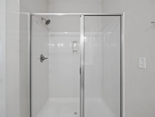 Building Photo - **MOVE IN SPECIAL! 50% off first month's rent!!** Spacious 4BR Townhouse with 2-Car Garage Near D...