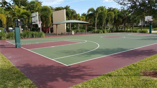 Building Photo - 2950 N Palm Aire Dr