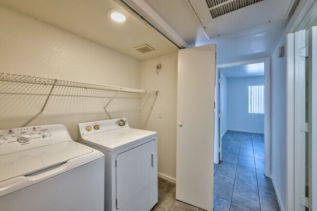 Building Photo - 3957 Rebecca Raiter Ave