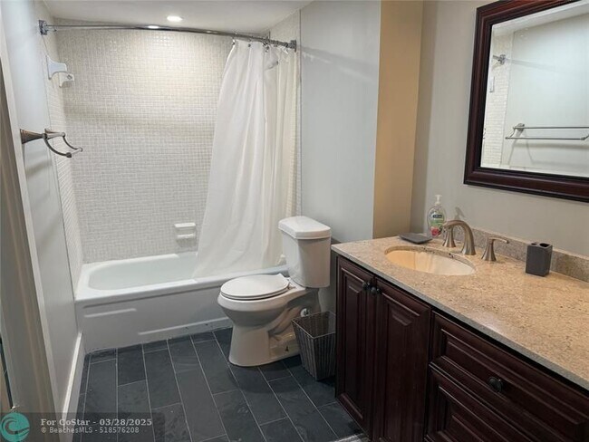 Building Photo - 1236 Hillsboro Mile