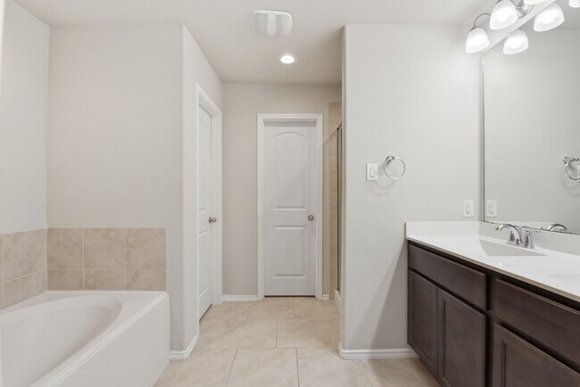 Building Photo - 22014 Pheasant Bend Ln