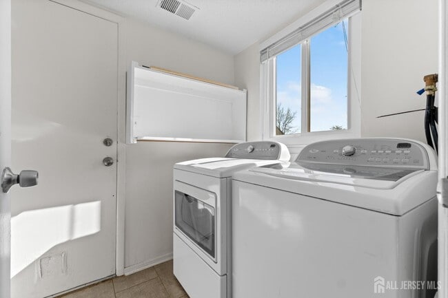 Building Photo - 496 Westgate Dr