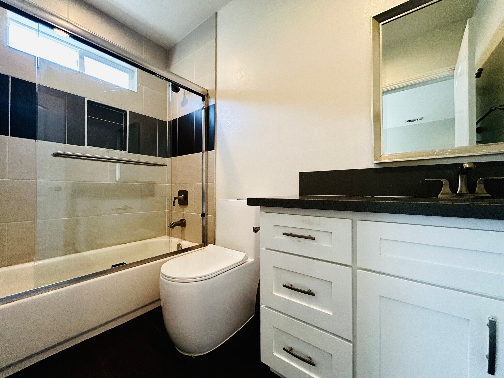 Building Photo - 7205 S La Cienega Blvd