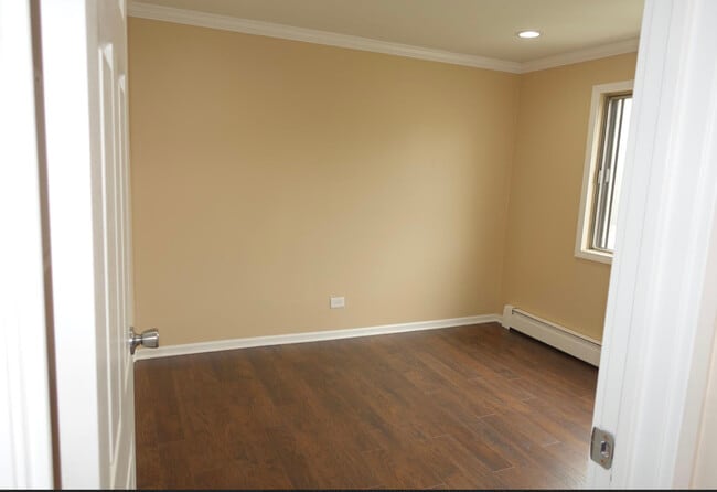 Building Photo - 629 W 65th St