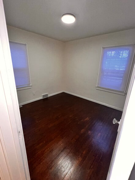 Building Photo - 5503 Southern Blvd