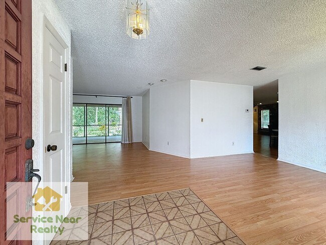 Building Photo - 3402 Country Woods Ct