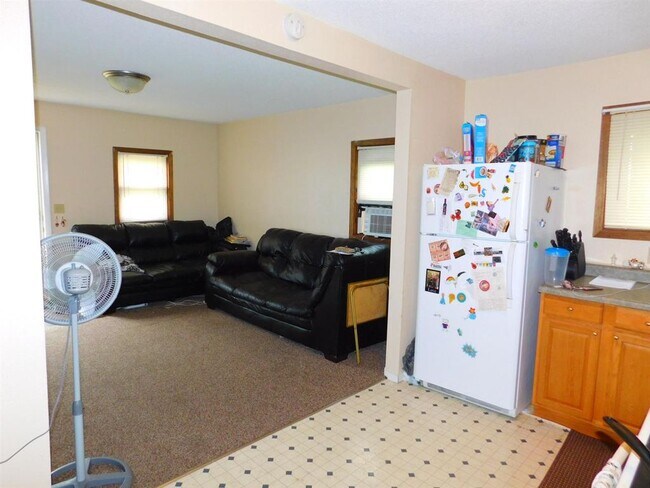 Building Photo - 635 N 2nd St