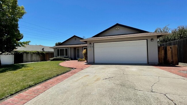 Building Photo - 4 Bedroom 2 Bathroom House with Fenced Yard in SLO