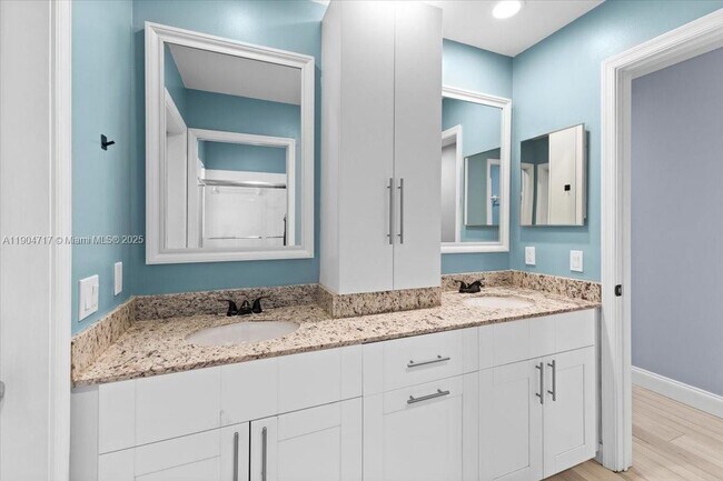 Building Photo - 642 Heritage Dr