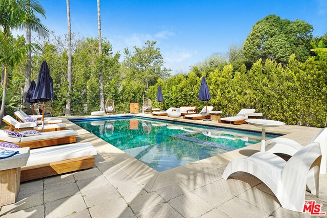 Building Photo - 9451 Sunset Blvd