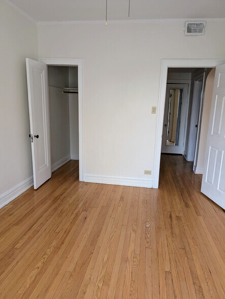 Front Bedroom different angle - 3508 W Dickens Ave