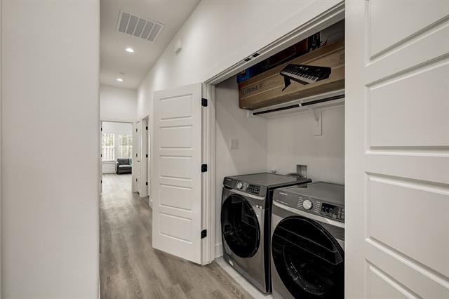 Building Photo - 2618 Carpenter Ave