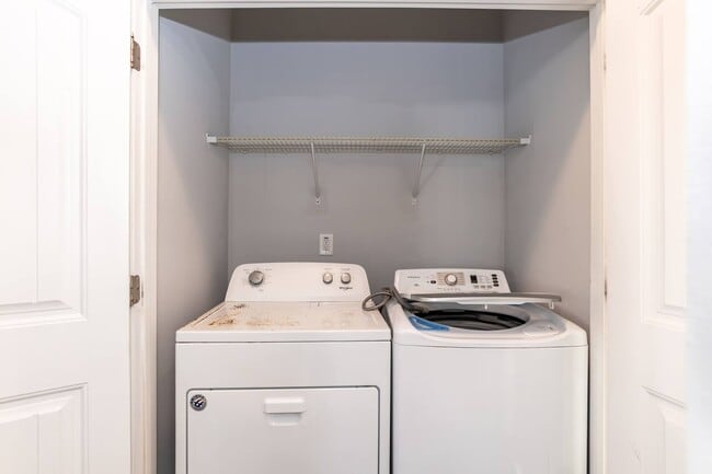 Building Photo - One Level Home Move In Ready!