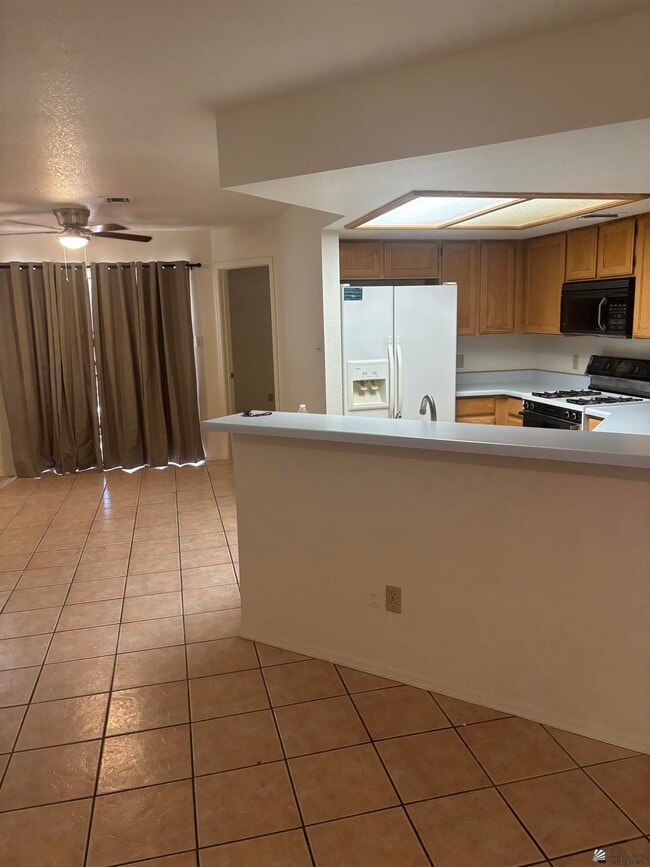 Building Photo - 2605 W 12th Pl