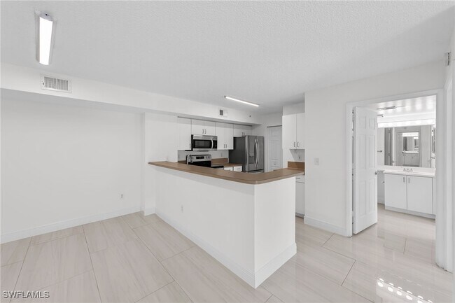 Building Photo - 1830 Florida Club Cir