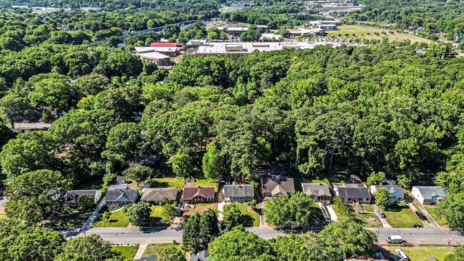Building Photo - 490 Lynnhaven Dr SW