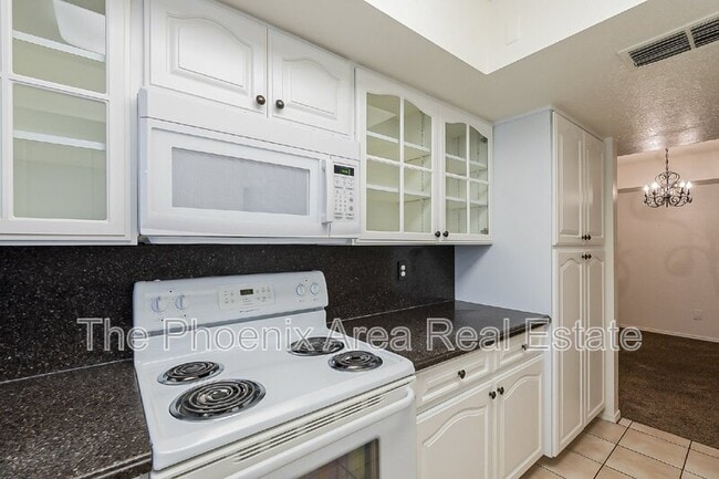 Building Photo - 2232 W Lindner Ave