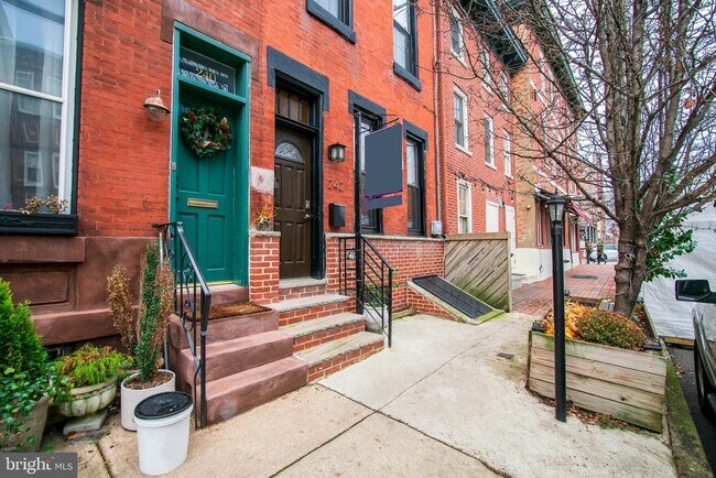 Building Photo - 242 Fairmount Ave