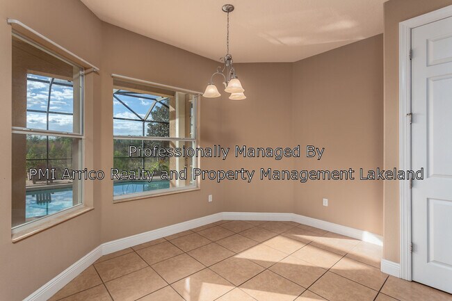 Building Photo - 3960 Sunset Lake Dr