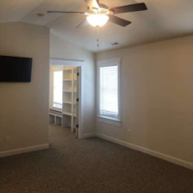 Building Photo - Spacious Four Bedroom Available July 3
