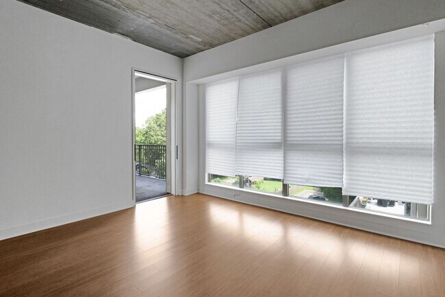 Building Photo - Charming 1BR Condo in Atlanta