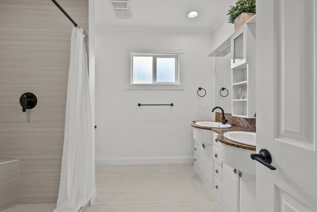 Building Photo - 23036 Burbank Blvd