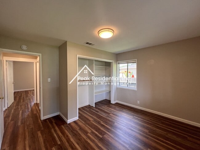 Building Photo - Updated Sacramento 2bd/1ba House Near UCD!