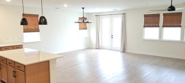 Building Photo - 214 Santos Ln