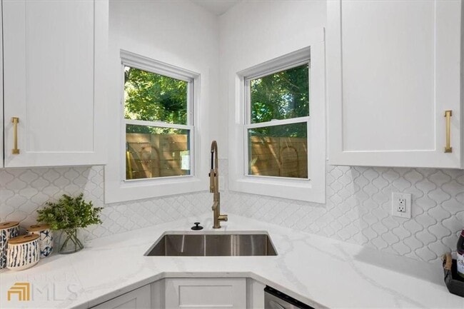 Building Photo - 987 Fair St SW