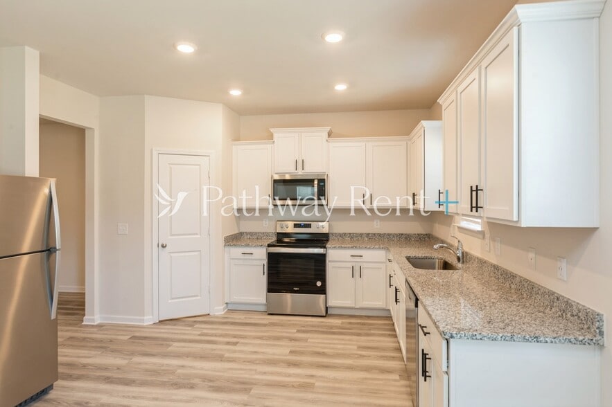Building Photo - 654 Mackenzie Cv