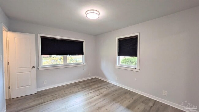 Building Photo - 5912 Sarah Dr