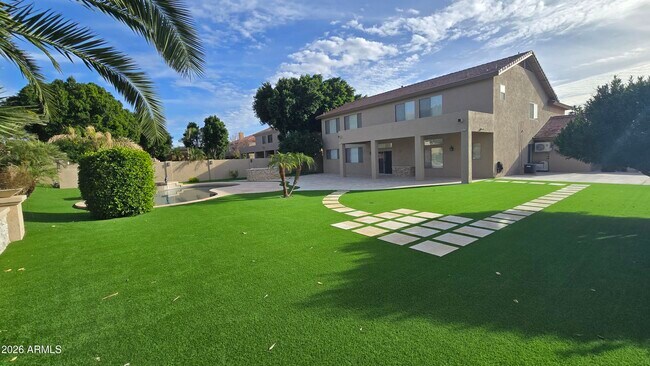 Building Photo - 9658 W Pinnacle Vista Dr